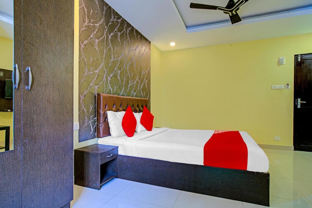 Oyo Flagship 77876 Amigo Suites Kochi Luaran gambar