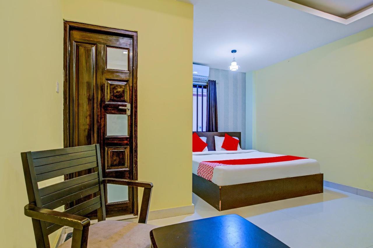 Oyo Flagship 77876 Amigo Suites Kochi Luaran gambar