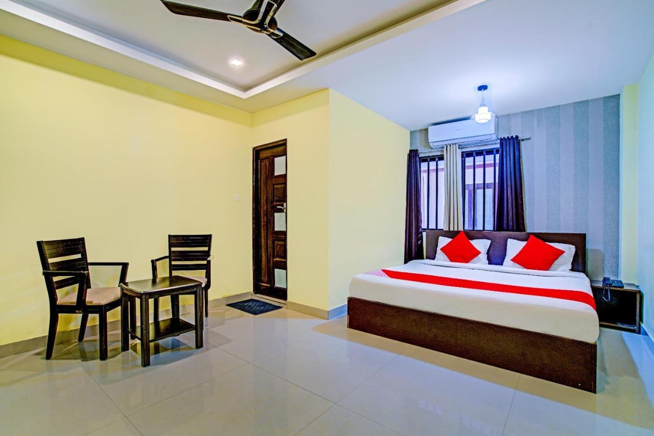 Oyo Flagship 77876 Amigo Suites Kochi Luaran gambar