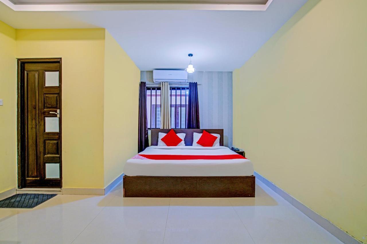 Oyo Flagship 77876 Amigo Suites Kochi Luaran gambar