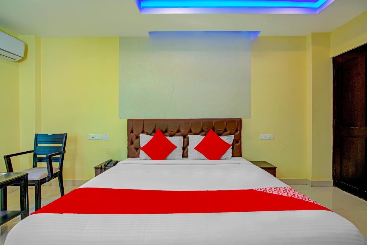 Oyo Flagship 77876 Amigo Suites Kochi Luaran gambar