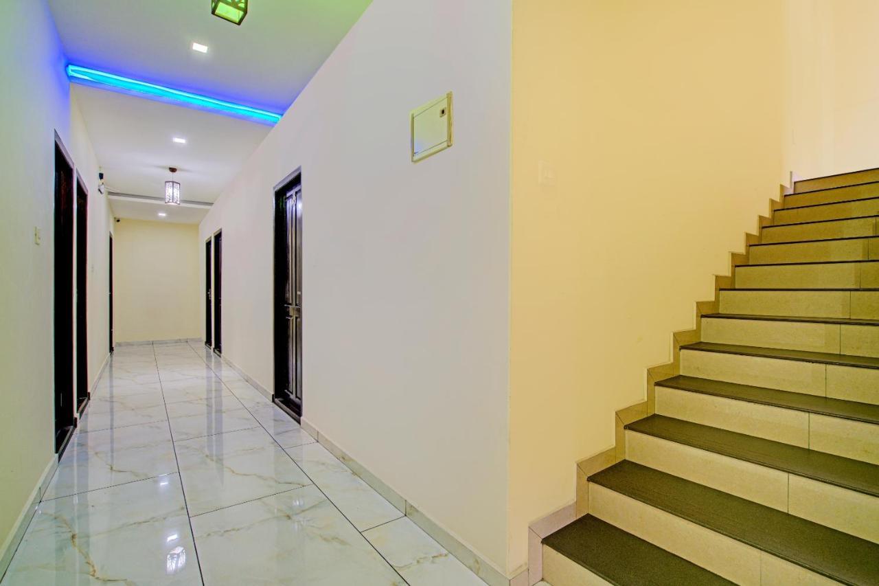 Oyo Flagship 77876 Amigo Suites Kochi Luaran gambar